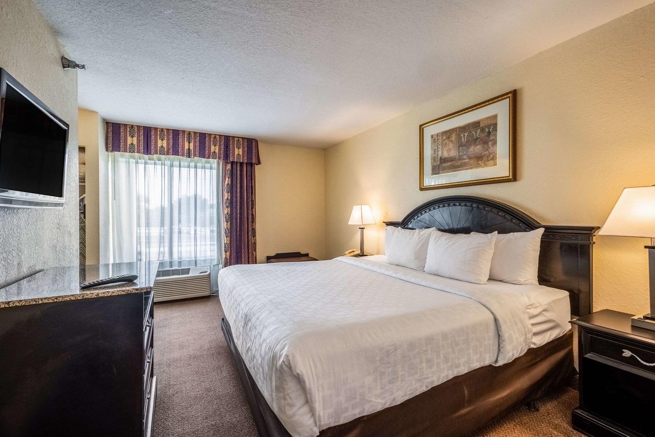 Clarion Inn & Suites Clearwater - thumb 32