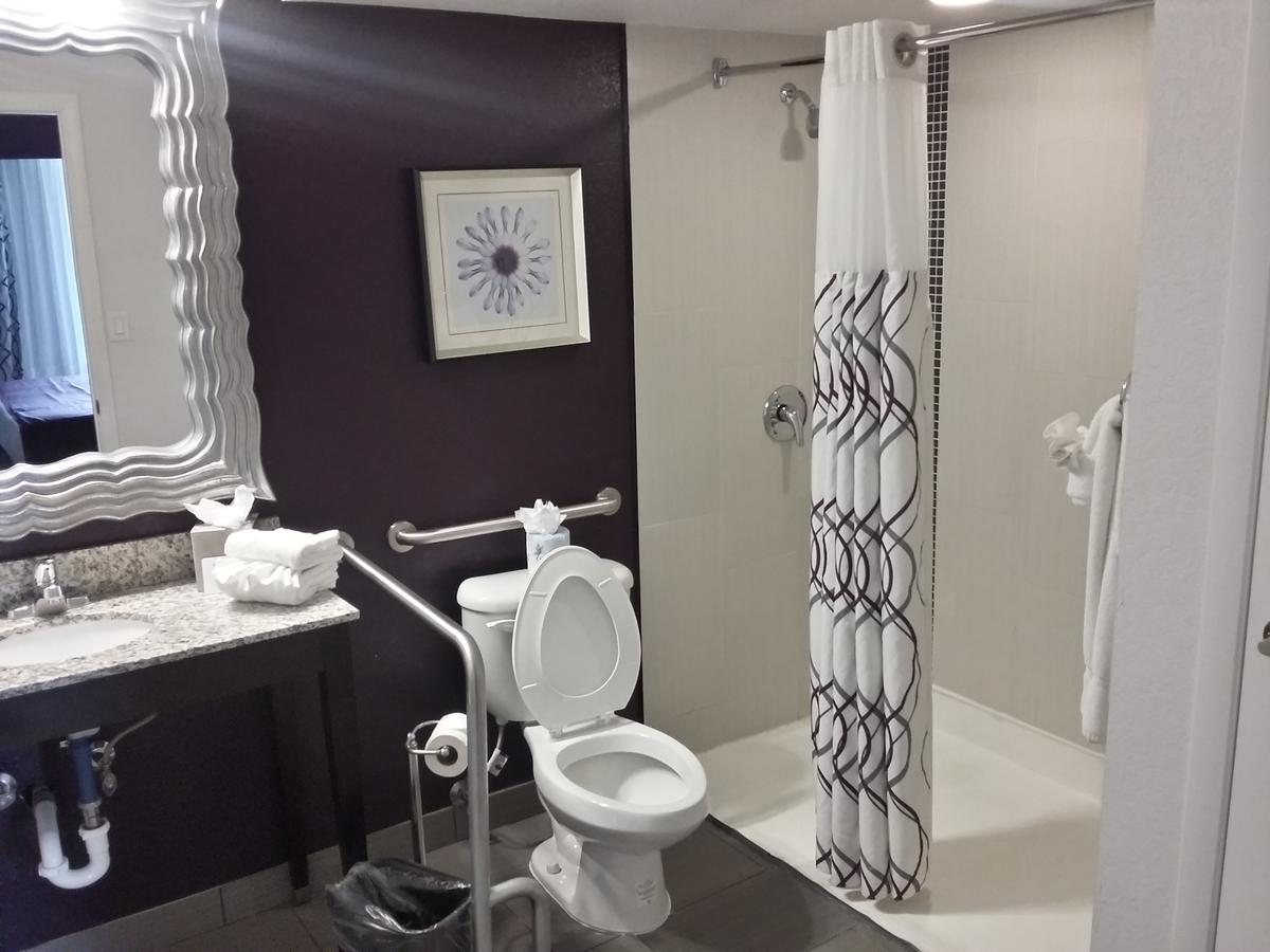 Clarion Inn & Suites Across From Universal Orlando Resort - thumb 20