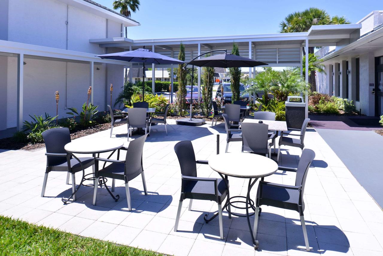 Clarion Inn & Suites Across From Universal Orlando Resort - thumb 7