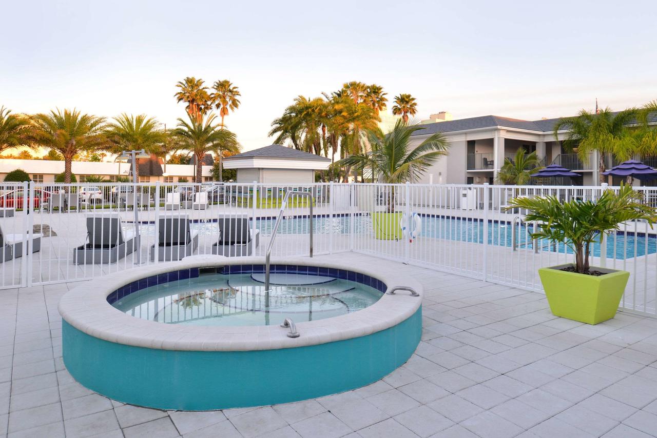 Clarion Inn & Suites Across From Universal Orlando Resort - thumb 13