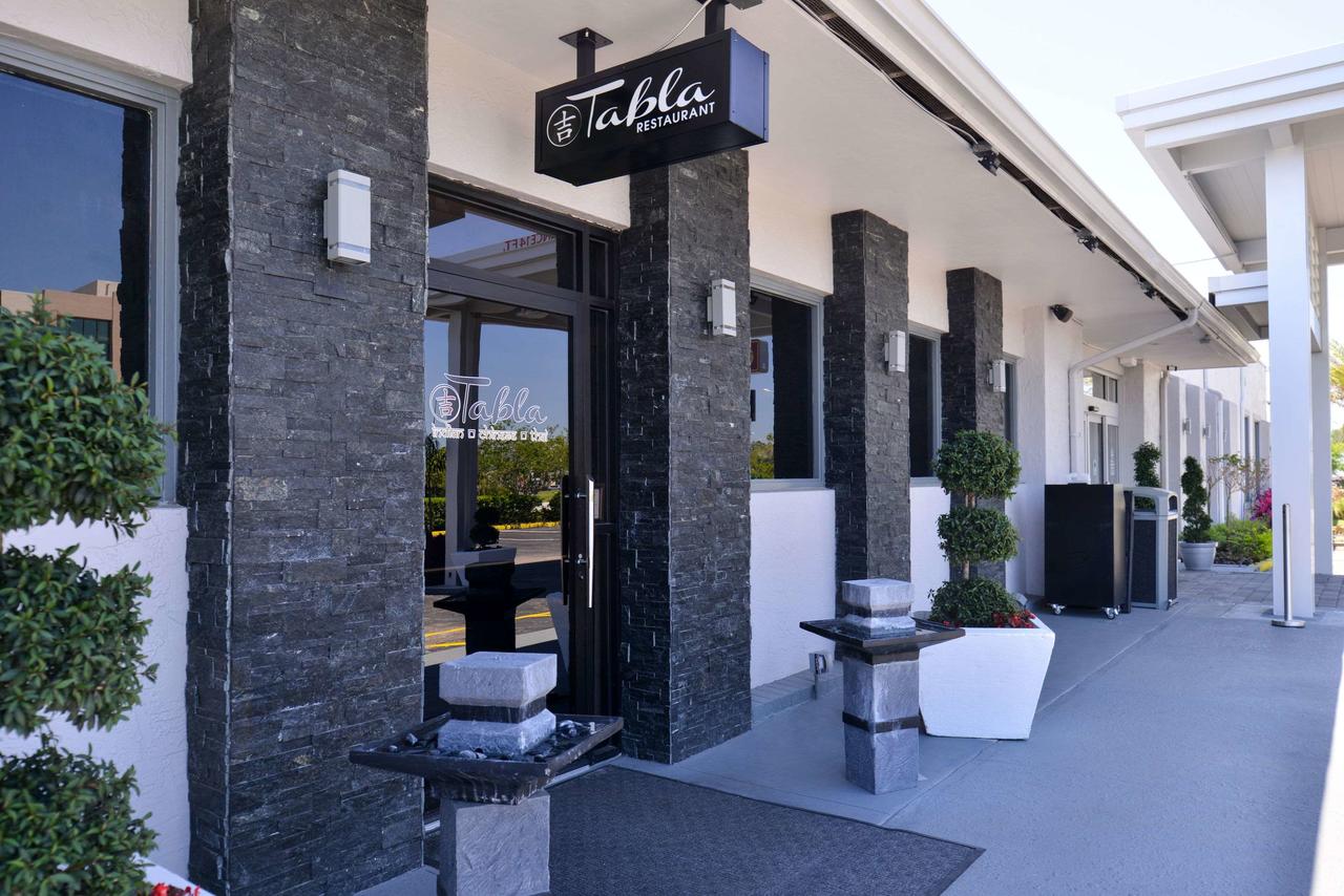 Clarion Inn & Suites Across From Universal Orlando Resort - thumb 2