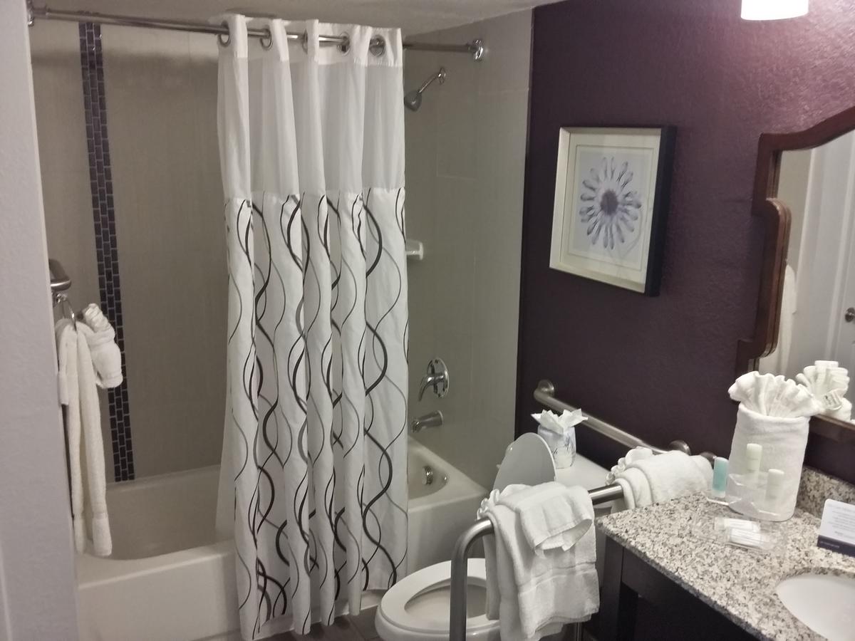 Clarion Inn & Suites Across From Universal Orlando Resort - thumb 6