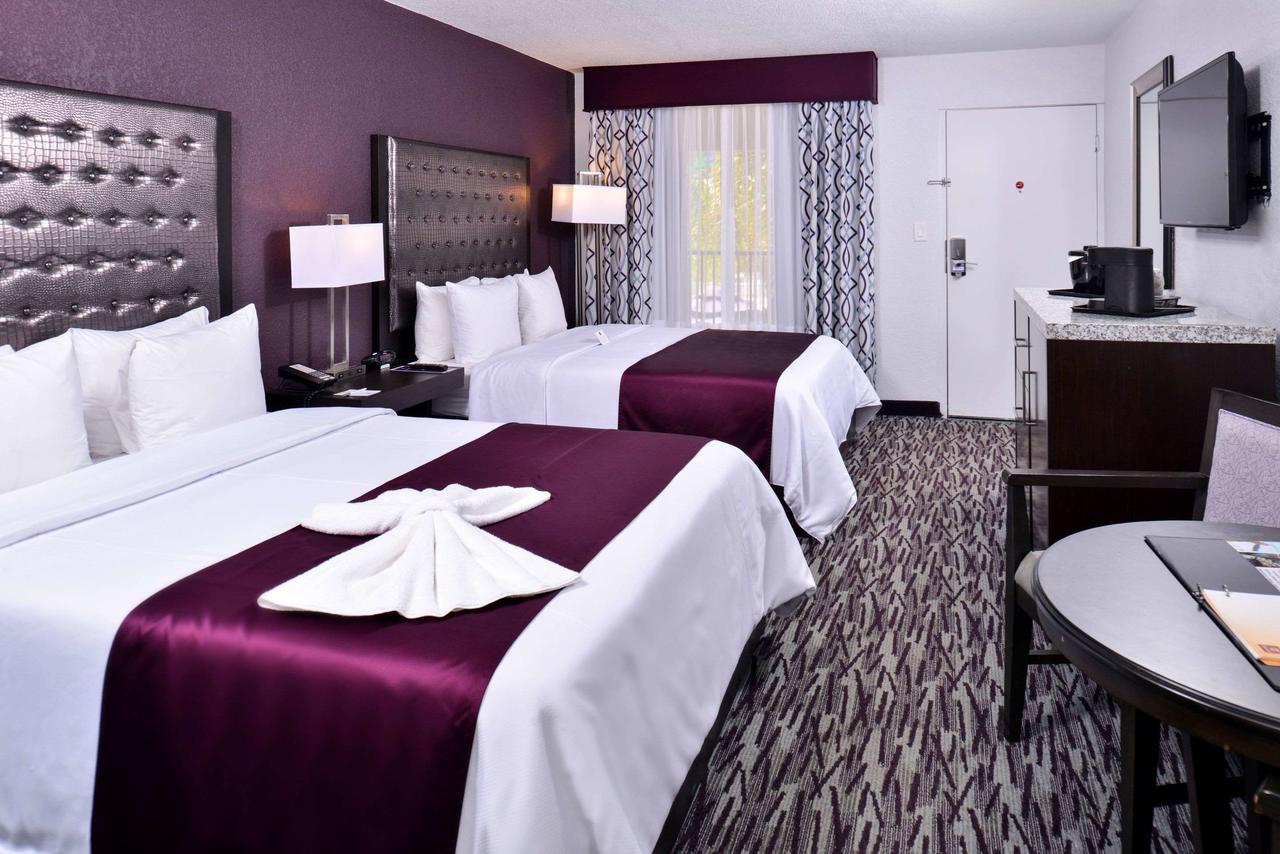 Clarion Inn & Suites Across From Universal Orlando Resort - thumb 0