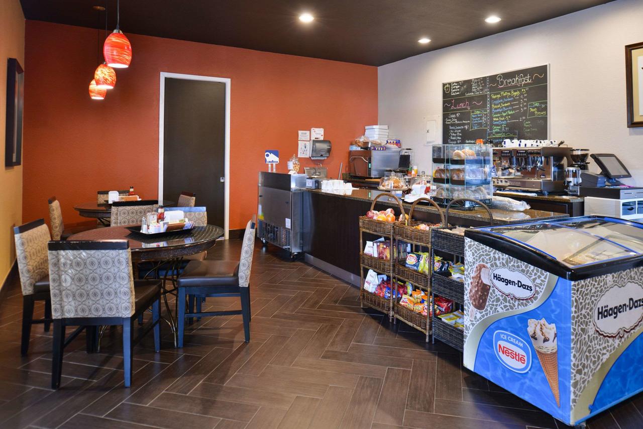 Clarion Inn & Suites Across From Universal Orlando Resort - thumb 30