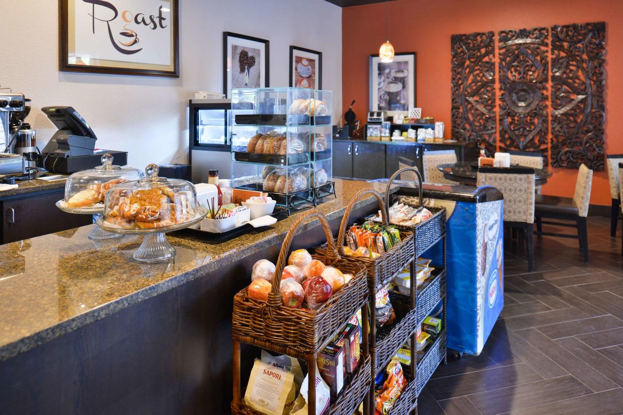 Clarion Inn & Suites Across From Universal Orlando Resort - thumb 11