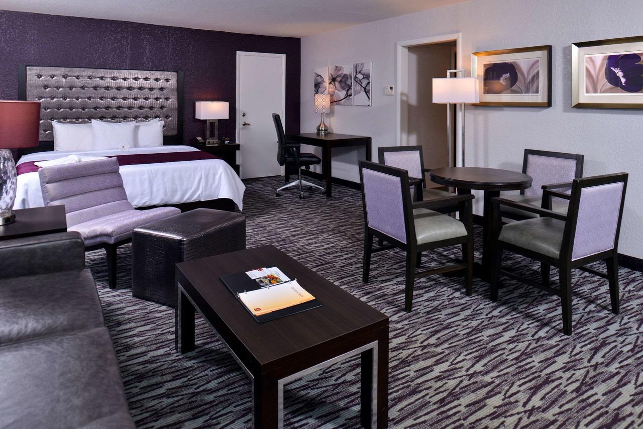 Clarion Inn & Suites Across From Universal Orlando Resort - thumb 21