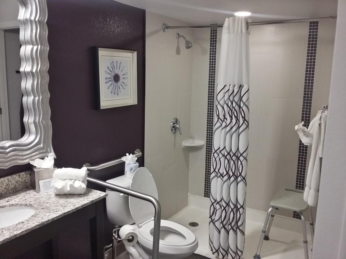 Clarion Inn & Suites Across From Universal Orlando Resort - thumb 26