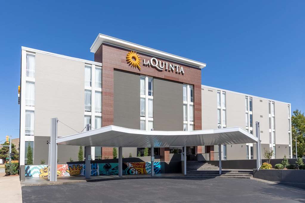 La Quinta Inn & Suites Downtown/Route 66 - thumb 1