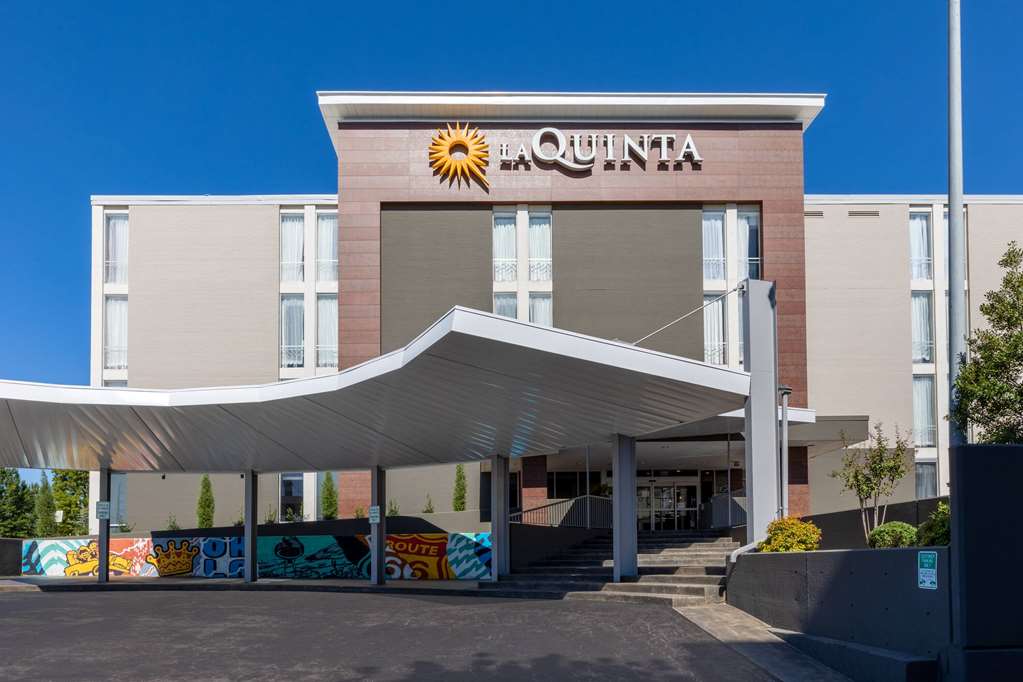 La Quinta Inn & Suites Downtown/Route 66 - thumb 2