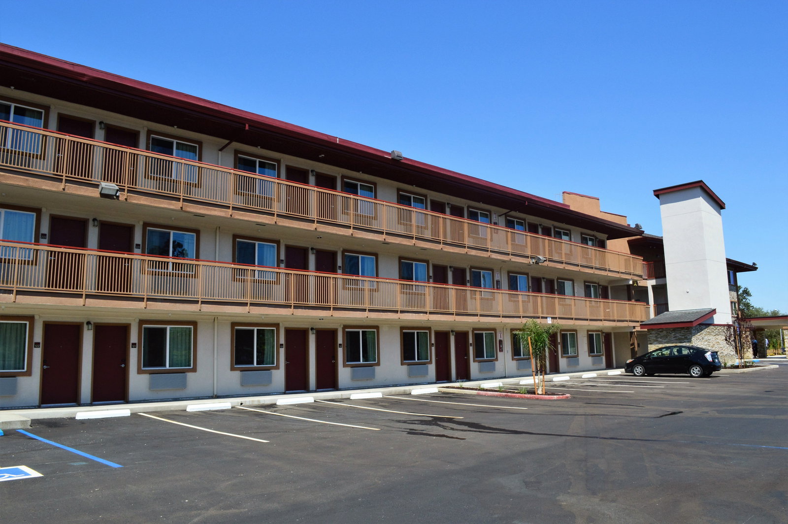 Red Roof Inn & Suites Sacramento North - thumb 0