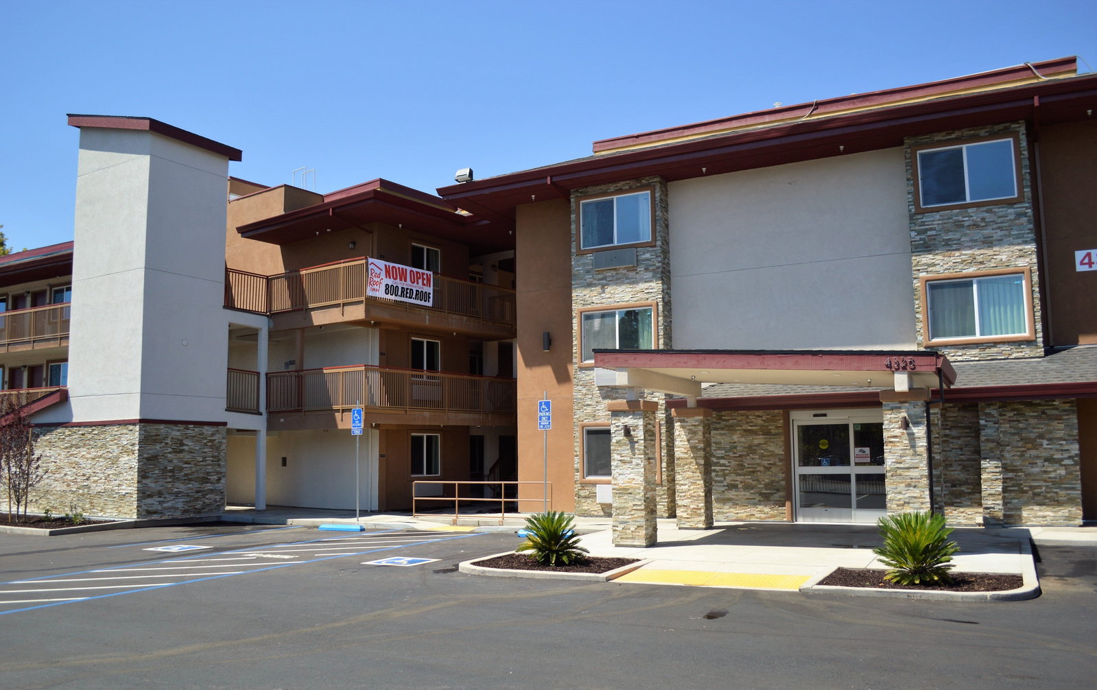 Red Roof Inn & Suites Sacramento North - thumb 2