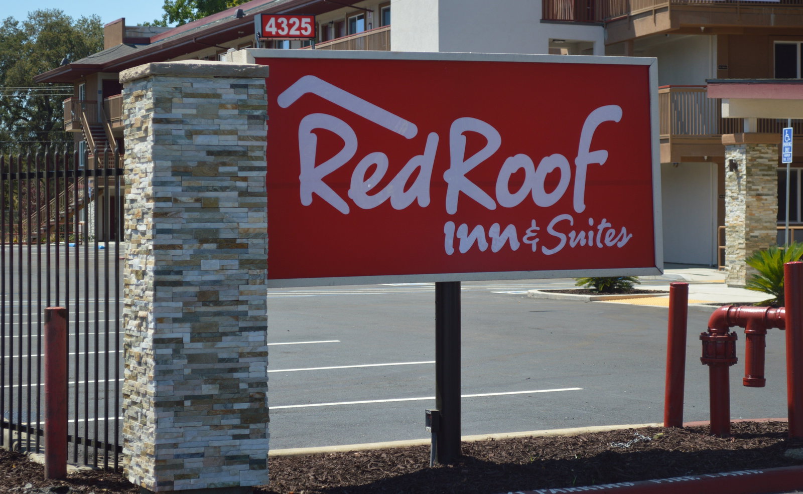 Red Roof Inn & Suites Sacramento North - thumb 5