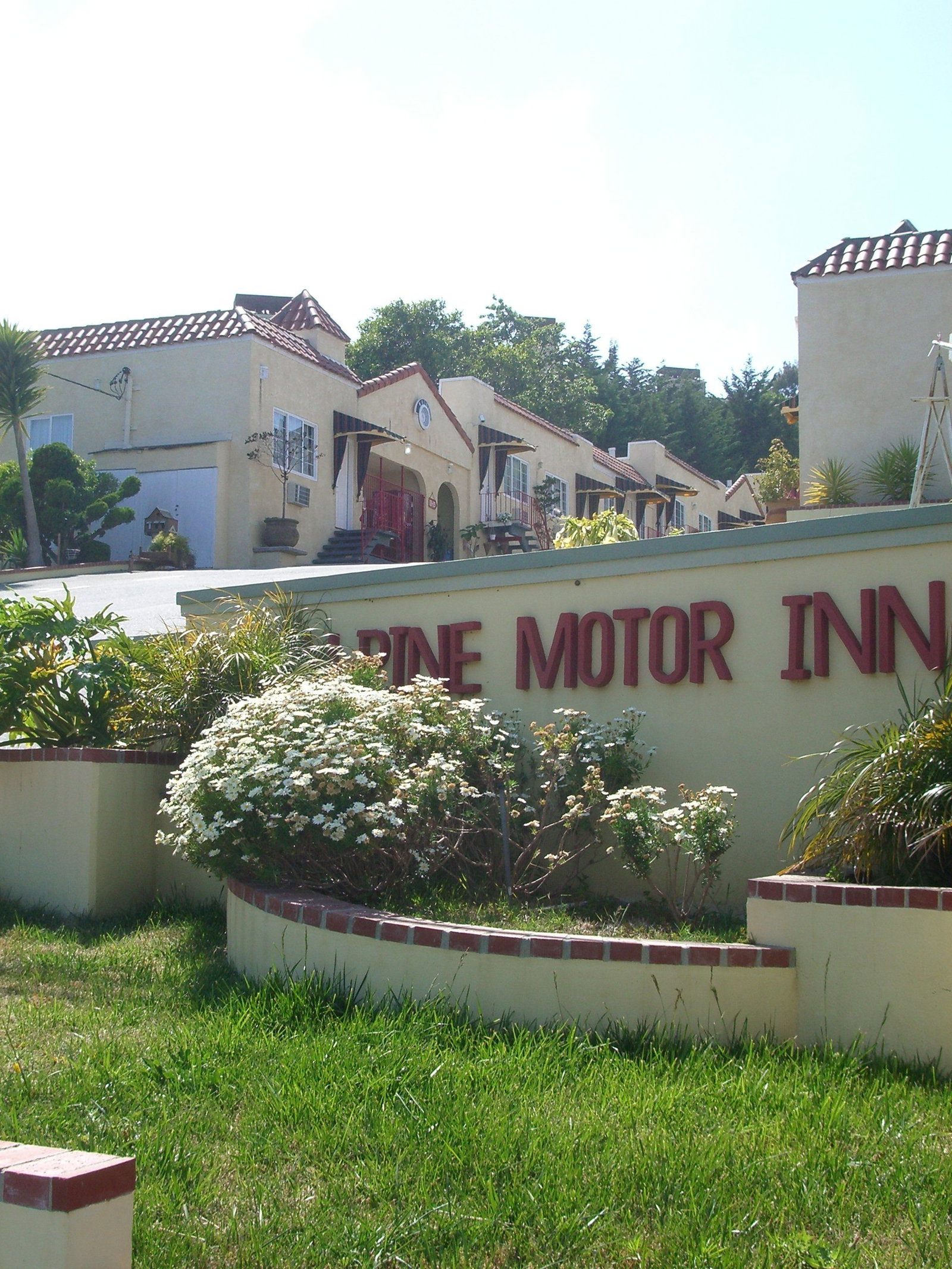 Alpine Inn & Suites - thumb 2