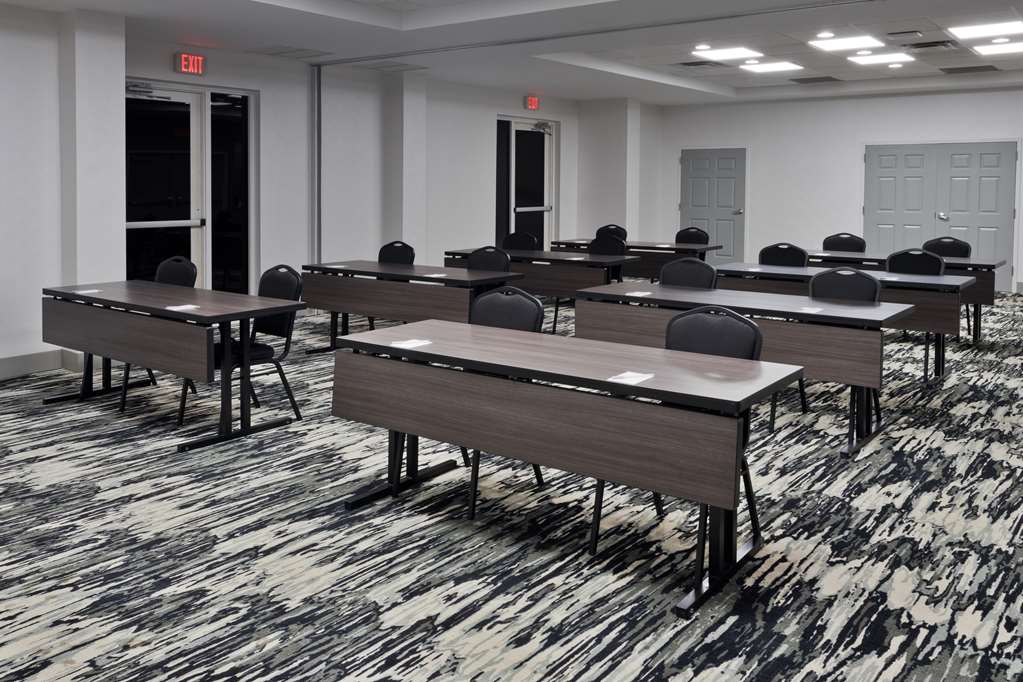 Hilton Garden Inn Birmingham/Lakeshore - thumb 11