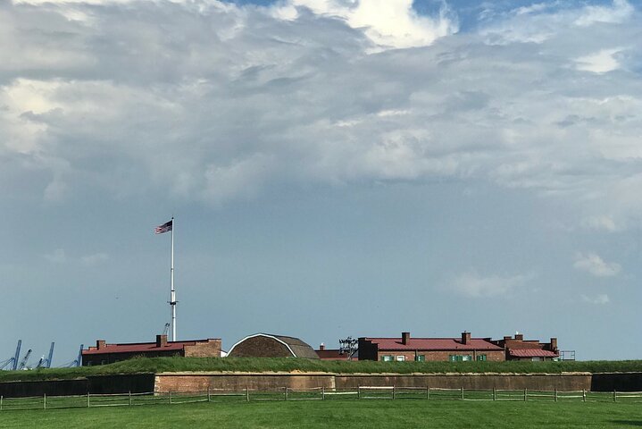 Baltimore City  Fort McHenry Private Tours/ with local guide  luxury car