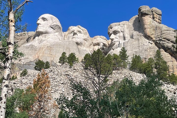 Private VIP Mt. Rushmore, Deadwood, And Devilâ€™s Tower Day Tour - thumb 1