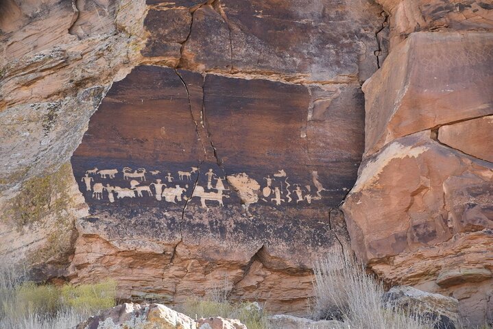 Zion Backcountry Off-road Hiking And Driving Tour Views & Petroglyphs - thumb 4