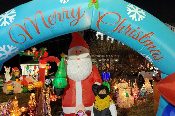 Half-Day Holiday and Tacky Lights Tour in Richmond