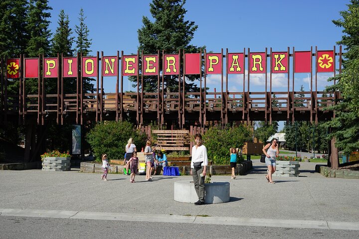 Fairbanks City Guided Tour with Photography Service for Parks Museums  Garden