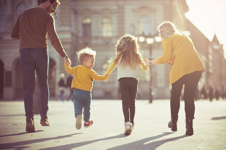 Mobile Lets Roam Treasure HuntParade Through Mobile